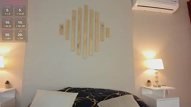 natachadiaz  online show from September 18, 11:23 am