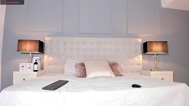 KellyRooss online show from September 18, 12:29 pm