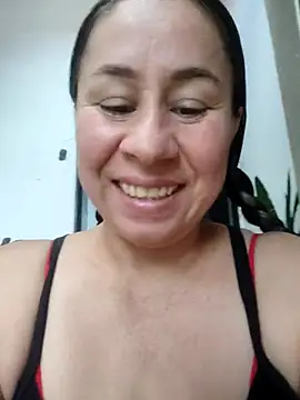 Snapshot of Nala1986 chatting on October 25, 4:35 pm Nala1986 online show from October 25, 4:35 pm