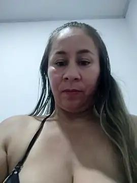 Snapshot of Nala1986 chatting on October 29, 12:35 am Nala1986 online show from October 29, 12:35 am