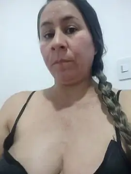 Snapshot of Nala1986 chatting on November 17, 11:54 pm Nala1986 online show from November 17, 11:54 pm