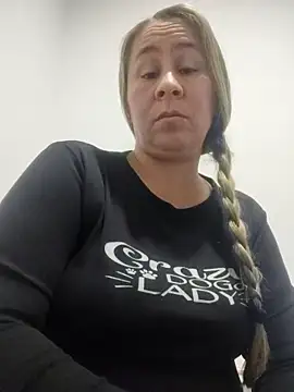 Snapshot of Nala1986 chatting on December 5, 12:30 am Nala1986 online show from December 5, 12:30 am