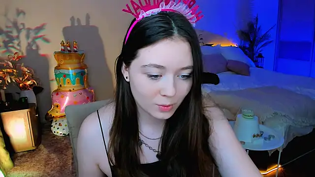 Snapshot of AlluringLookk chatting on November 27, 11:23 am AlluringLookk online show from November 27, 11:23 am