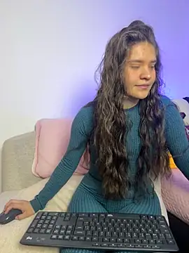 Emilyybennet  online show from November 25, 9:31 am