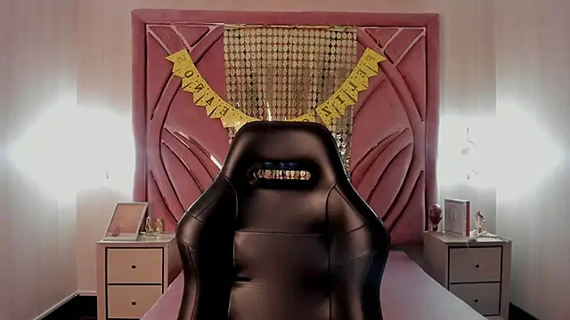 Emilia Bons online show from October 31, 2:51 pm