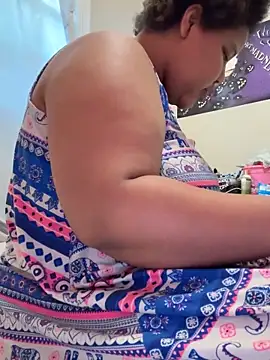 chocolate bella online show from October 15, 1:44 pm