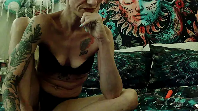 gypsyadventures1 online show from September 16, 6:47 am