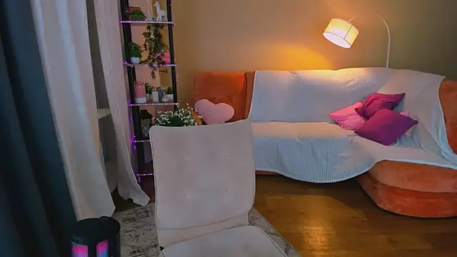 Snapshot of ChristinaConteeree chatting on October 18, 11:33 am ChristinaConteeree online show from October 18, 11:33 am