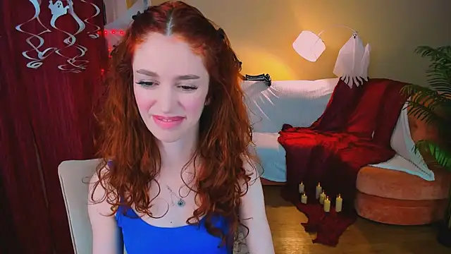 Snapshot of ChristinaConteeree chatting on October 25, 11:32 pm ChristinaConteeree online show from October 25, 11:32 pm