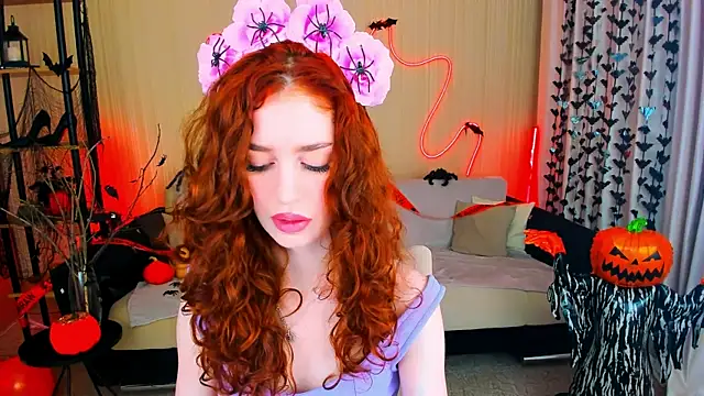 Snapshot of ChristinaConteeree chatting on October 27, 7:18 pm ChristinaConteeree online show from October 27, 7:18 pm