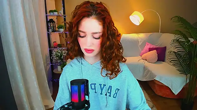 Snapshot of ChristinaConteeree chatting on November 17, 7:08 pm ChristinaConteeree online show from November 17, 7:08 pm