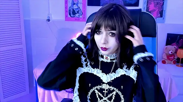 Snapshot of CrystallBloom chatting on September 29, 1:33 am CrystallBloom online show from September 29, 1:33 am