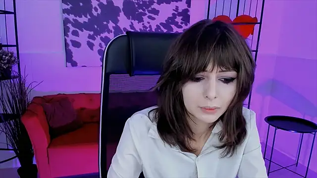 Snapshot of CrystallBloom chatting on October 7, 2:31 am CrystallBloom online show from October 7, 2:31 am