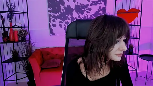 Snapshot of CrystallBloom chatting on October 8, 1:36 am CrystallBloom online show from October 8, 1:36 am