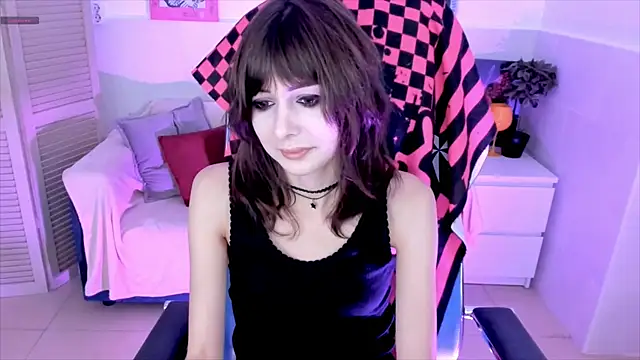 Snapshot of CrystallBloom chatting on October 9, 1:36 am CrystallBloom online show from October 9, 1:36 am