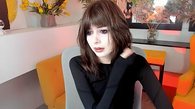 Snapshot of CrystallBloom chatting on October 20, 4:24 am CrystallBloom online show from October 20, 4:24 am