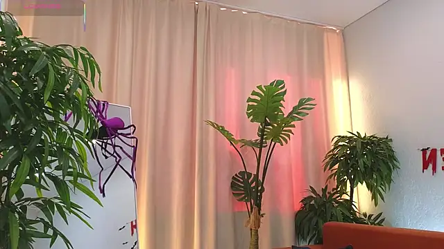 AliciaMellow online show from October 27, 4:38 am