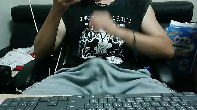 Snapshot of bigbb101011 chatting on October 30, 3:24 pm bigbb101011 online show from October 30, 3:24 pm