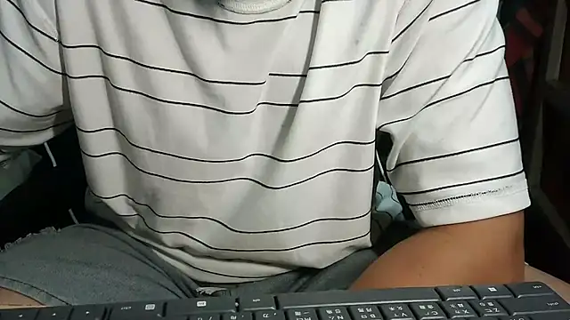 Snapshot of bigbb101011 chatting on November 11, 1:55 pm bigbb101011 online show from November 11, 1:55 pm