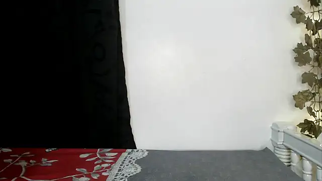 angelainparis28 online show from September 18, 6:26 am