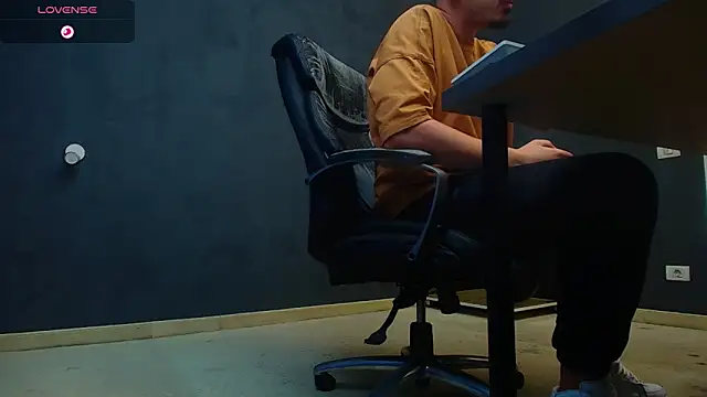 EnzoRace online show from October 21, 4:35 am