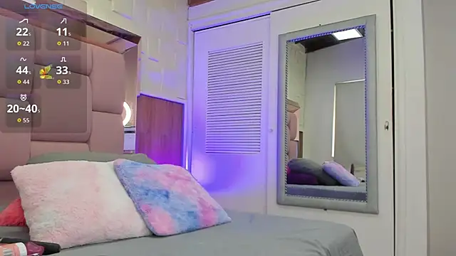 valeriahenao1 online show from October 18, 7:14 pm