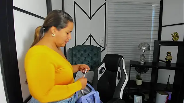 Snapshot of ElaBourn_ chatting on September 29, 12:54 pm ElaBourn online show from September 29, 12:54 pm