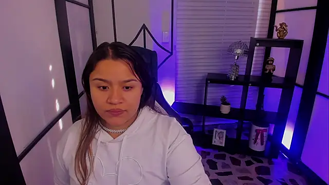 Snapshot of ElaBourn_ chatting on October 9, 12:36 pm ElaBourn online show from October 9, 12:36 pm