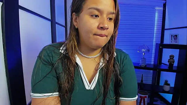 Snapshot of ElaBourn_ chatting on October 13, 1:33 pm ElaBourn online show from October 13, 1:33 pm