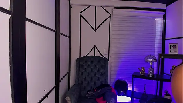 Snapshot of ElaBourn_ chatting on October 22, 2:39 pm ElaBourn online show from October 22, 2:39 pm