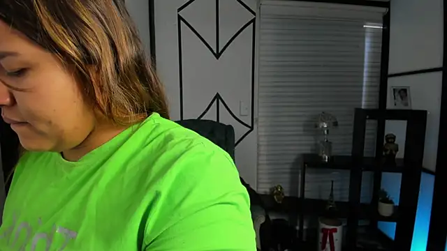 Snapshot of ElaBourn_ chatting on October 25, 1:18 pm ElaBourn online show from October 25, 1:18 pm