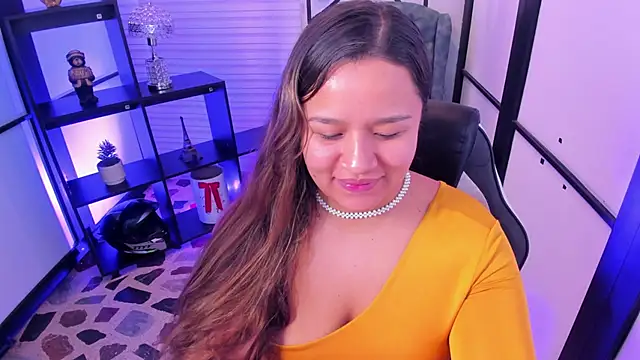 Snapshot of ElaBourn_ chatting on November 12, 1:00 pm ElaBourn online show from November 12, 1:00 pm