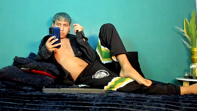 Snapshot of spicy_adonhis chatting on September 20, 1:01 pm spicy adonhis online show from September 20, 1:01 pm