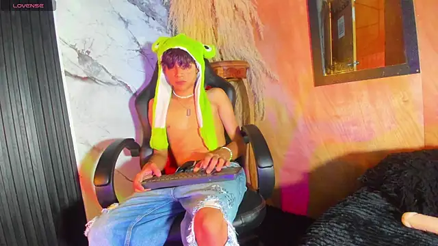 Snapshot of spicy_adonhis chatting on September 25, 12:42 pm spicy adonhis online show from September 25, 12:42 pm