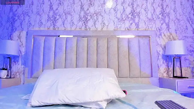 AlaiaMoretti online show from October 26, 5:35 am