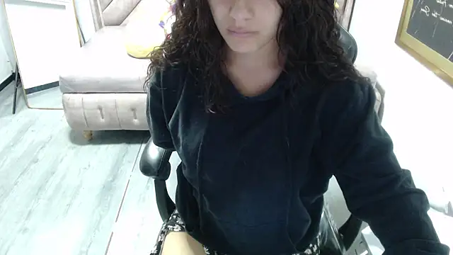 Snapshot of Velvet_Moon_V chatting on December 15, 1:26 pm Velvet Moon V online show from December 15, 1:26 pm