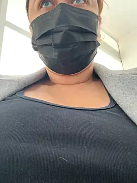 maddy Bloomm online show from November 17, 3:40 pm