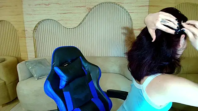 Snapshot of valentina_r_ chatting on November 2, 3:20 am valentina r online show from November 2, 3:20 am