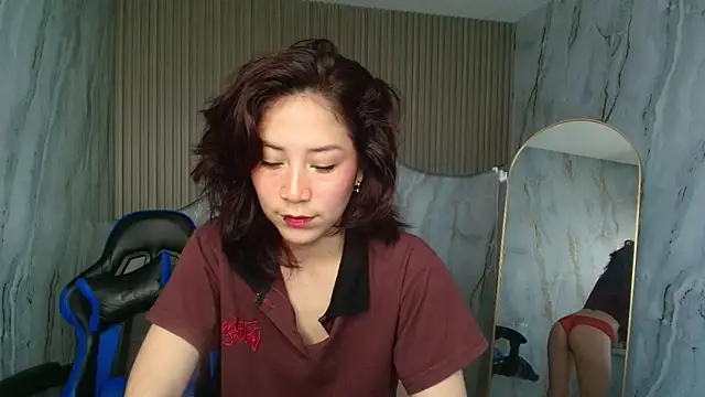 Snapshot of valentina_r_ chatting on November 8, 3:18 am valentina r online show from November 8, 3:18 am