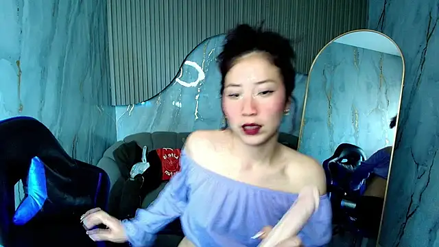 Snapshot of valentina_r_ chatting on November 24, 3:17 am valentina r online show from November 24, 3:17 am