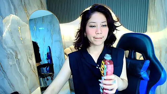 Snapshot of valentina_r_ chatting on November 29, 3:20 am valentina r online show from November 29, 3:20 am