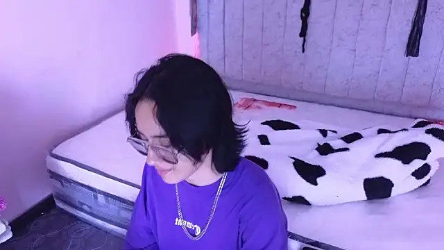 katalinathxandbritney1 online show from September 11, 8:53 pm