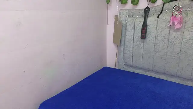 katalinathxandbritney1 online show from September 26, 10:14 pm