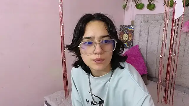 katalinathxandbritney1 online show from October 3, 8:28 pm