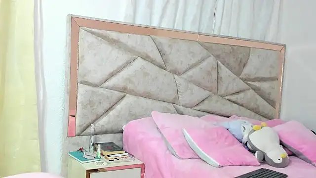 kendal hot01 online show from September 29, 9:19 pm