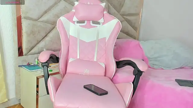 kendal hot01 online show from October 5, 10:51 pm