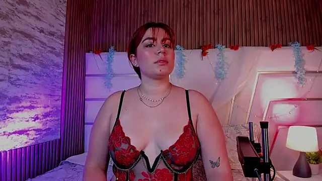 Snapshot of AdelaTaylor chatting on September 19, 8:20 pm AdelaTaylor online show from September 19, 8:20 pm