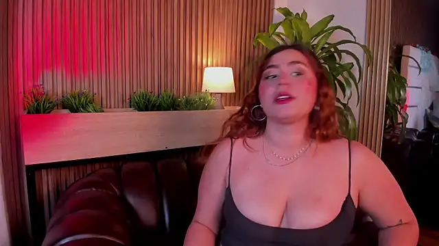 Snapshot of AdelaTaylor chatting on October 4, 8:18 pm AdelaTaylor online show from October 4, 8:18 pm