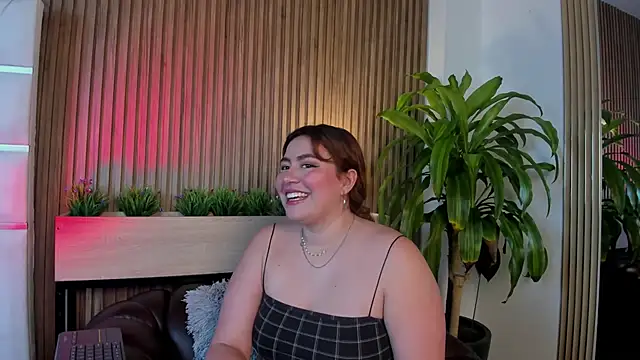 Snapshot of AdelaTaylor chatting on October 8, 7:44 pm AdelaTaylor online show from October 8, 7:44 pm