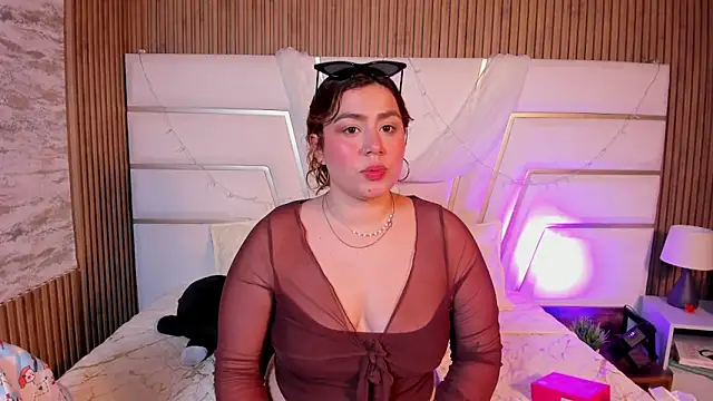 Snapshot of AdelaTaylor chatting on October 16, 7:26 pm AdelaTaylor online show from October 16, 7:26 pm